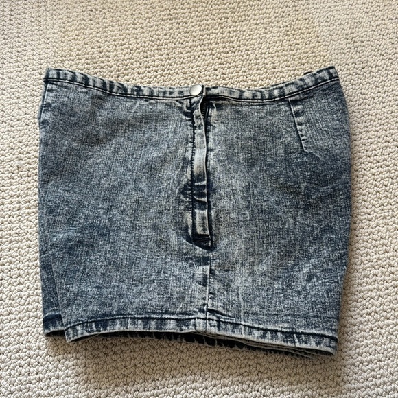 Forever 21 High Rise Acid Washed Hot Shorts Size 30 - Picture 4 of 5